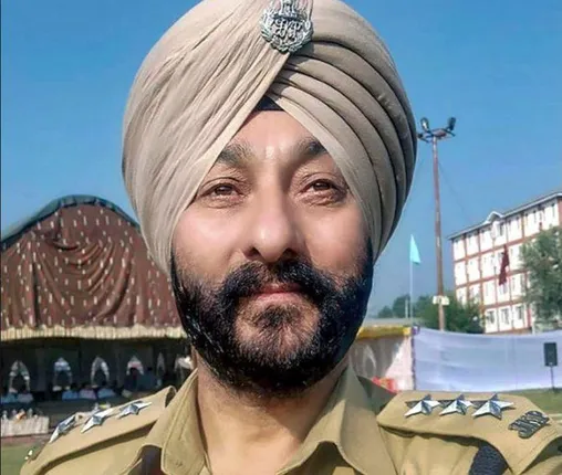 ଆତଙ୍କବାଦୀ ସଂଗଠନ ହିଜବୁଲ ମୁଜାହିଦିନଠାରୁ ମାସିକ ଦରମା ନେଉଥିଲେ ନିଲମ୍ବିତ ଡିଏସପି ଦେବିନ୍ଦର ସିଂହ