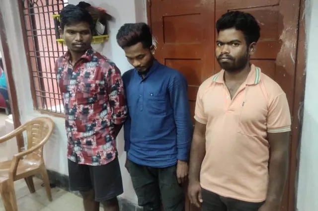 ଗଞ୍ଜେଇ କିଣିବାକୁ ଯାଉଥିବା ବେଳେ ୩ ଯୁବ ବ୍ୟବସାୟୀ ଗିରଫ, ୫,୩୫,୭୦୦ ଟଙ୍କା ଜବତ