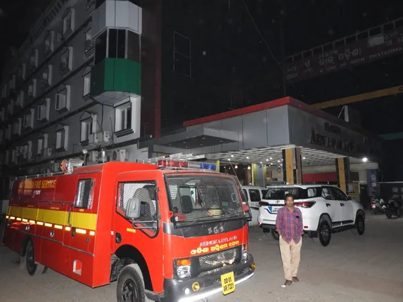 ଭୁବନେଶ୍ବର: ଆର୍ଯ୍ୟ ପ୍ୟାଲେସ ହୋଟେଲରେ ନିଆଁ, ୫ ଆହତ