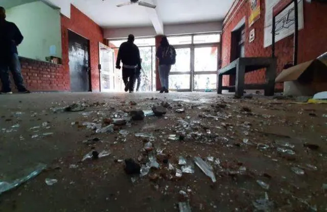 ଜେଏନ୍‌ୟୁ ହିଂସା: ମୁହାଁମୁହିଁ ହେଲେ ଏବିଭିପି ଓ ବାମପନ୍ଥୀ ଛାତ୍ର ସଂଗଠନ; ଭୟରେ କ୍ୟାମ୍ପସ ଛାଡ଼ିଲେ ଛାତ୍ରଛାତ୍ରୀ