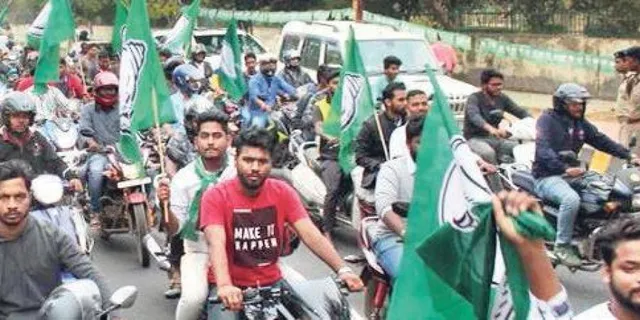 ବିନା ହେଲ୍‌ମେଟ୍‌ରେ ପୁଣି ବାଇକ୍‌ ଶୋଭାଯାତ୍ରା