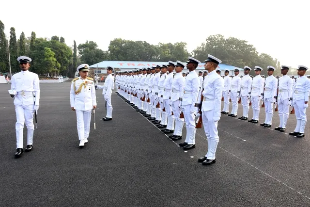 ଆଇଏନ୍‌ଏସ୍‌ ଚିଲିକାର ୨୯୮୩ ପ୍ରଶିକ୍ଷାର୍ଥୀଙ୍କ ପାସିଂ ଆଉଟ୍ ପ୍ୟାରେଡ୍‌