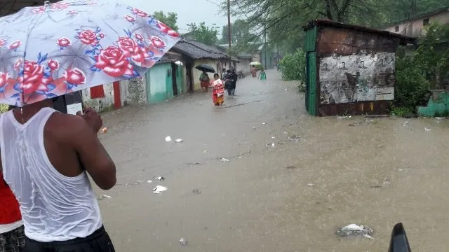 ବଲାଙ୍ଗୀର ବନ୍ୟା କ୍ଷତିପୂରଣ ବଣ୍ଟନରେ ପାତରଅନ୍ତର! ଅର୍ଜି ପାଇଁ ମାତିଛନ୍ତି ଦଲାଲ