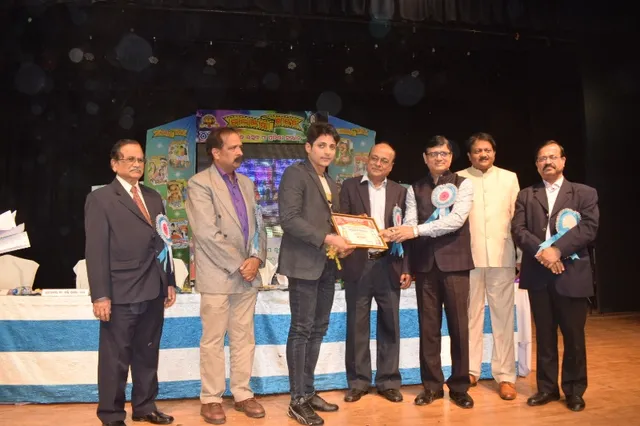 ‘ଚଳଚ୍ଚିତ୍ର ଜଗତ’ର ପ୍ରତିଭା ସମ୍ମାନ ଉତ୍ସବ : ବାବୁସାନ ଶ୍ରେଷ୍ଠ ଅଭିନେତା, ବର୍ଷା ଶ୍ରେଷ୍ଠ ଅଭିନେତ୍ରୀ