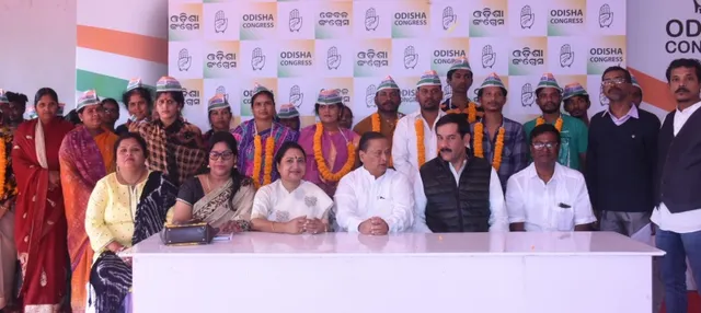 ଭୁବନେଶ୍ବର ମହାନଗର ନିଗମ ଅଞ୍ଚଳରେ କଂଗ୍ରେସରେ ଯୋଗଦେଲେ ଶତାଧିକ ଯୁବକ ଓ ମହିଳା