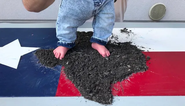 ୧୪ ହଜାର ଟଙ୍କା ଖର୍ଚ୍ଚ କରି କୋରିୟରରେ ନିଜ ଦେଶର ମାଟି ମଗାଇଲେ ଯବାନ