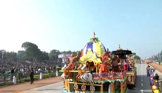 ରାଜପଥରେ ଗଡ଼ିଲା ପ୍ରଭୁ ଲିଙ୍ଗରାଜଙ୍କ ରୁକୁଣା ରଥର ମେଢ଼