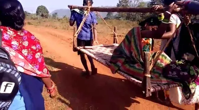 କନ୍ଧମାଳରେ ପୁଣି ଜନନୀ ଯନ୍ତ୍ରଣା: ୩ କିଲୋମିଟର ଖଟିଆରେ ବୁହାହେଲେ ଗର୍ଭବତୀ