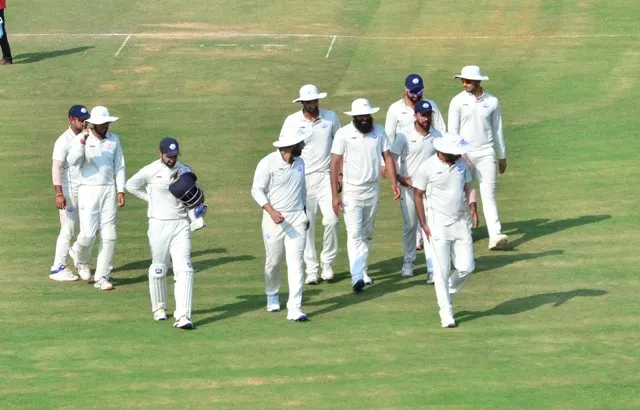 ରଣଜୀ ଟ୍ରଫି : ପ୍ରଥମ ଦିନ ୧୩ ୱିକେଟ୍‌ ଝଡ଼ିଲା