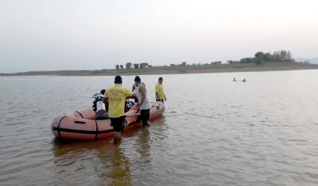 ପାୱାର ଚ୍ୟାନେଲ୍‌କୁ ଡେଇଁଲେ ପ୍ରେମୀଯୁଗଳ