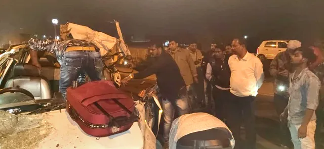 ଅଧା ରହିଗଲା ଘର ବାହୁଡ଼ା : ଦୁଘର୍ଟଣାରେ ଦୁଇ ପରିବାରର ୩ ମୃତ, ୧୨ ଆହତ, ଚାଳକ ଫେରାର