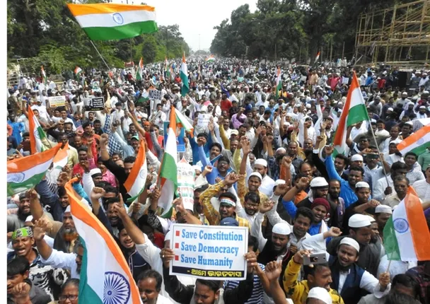 ତ୍ରିରଙ୍ଗାମୟ ହେଲା ରାଜଧାନୀର ଗାନ୍ଧୀମାର୍ଗ : ସିଏଏ ବିରୋଧରେ ବିଶାଳ ସମାବେଶ