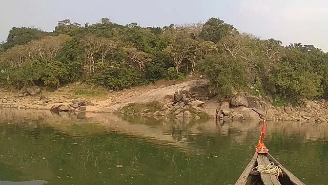 ମହାନଦୀରେ ସେଲ୍‌ଫି ନେବା କାଳ ହେଲା : ଭଟ୍ଟାରିକା ପୀଠ ନିକଟରେ ଡଙ୍ଗା ବୁଡ଼ି; ଜଣେ ନିଖୋଜ, ୨ ଉଦ୍ଧାର