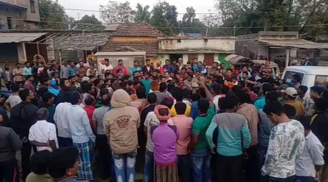 ଦୁଇ ଗୋଷ୍ଠୀ ମଧ୍ୟରେ ସଂଘର୍ଷ: ଭୁଜାଲି ମାଡରେ ଦୁଇ ଗୁରୁତର, ଜାତୀୟ ରାଜପଥ ଅବରୋଧ