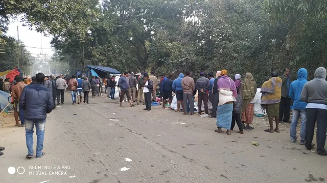 ସମ୍ବଲପୁର: ଧନୁଯାତ୍ରା ପାଇଁ ରାସ୍ତା କଡ଼ରେ ପଡ଼ିଥିବା ଅସ୍ଥାୟୀ ଦୋକାନ ଉପରେ ମାଡ଼ିଗଲା ଟ୍ରକ୍‌; ୪ ମୃତ, ୩ ଗୁରୁତର