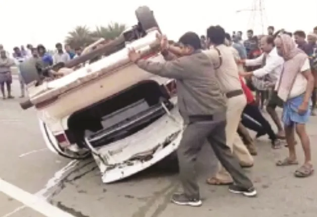 ସୀମାଞ୍ଚଳ ‌ଯାତ୍ରା ହେଲା ଶେଷ ଯାତ୍ରା : କେନାଲରେ କାର ଓଲଟିଲା, ୨ ପରିବାରର ୫ ମୃତ, ମୃତକ ସମସ୍ତେ ଭୁବନେଶ୍ୱରର