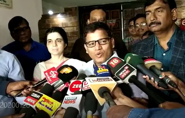 କରୋନା ମୁକାବିଲା ପାଇଁ ସିଡିଏମ୍ଓଙ୍କ ସହ ଜରୁରୀ ବୈଠକ କଲେ ସ୍ୱାସ୍ଥ୍ୟ ସଚିବ : କୌଣସି ଔଷଧ ନ ଥିବାରୁ ପ୍ରତିଷେଧମୂଳକ ବ୍ୟବସ୍ଥା ଉପରେ ଗୁରୁତ୍ୱ