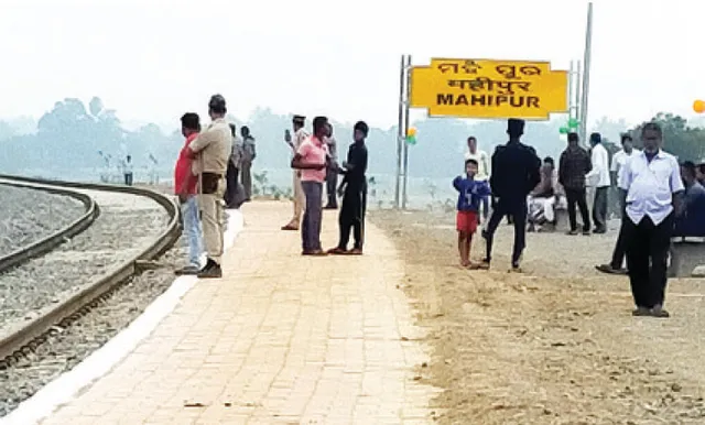 ମହିପୁର ରେଳ ଷ୍ଟେସନ୍‌କୁ ରାସ୍ତା ନଥିବା ବେଳେ ପାନୀୟ ଜଳ ଓ ରାତ୍ରୀ ରହଣିର ସୁବିଧା ନାହିଁ, ଅସୁବିଧାର ସମ୍ମୁଖୀନ ହେଉଛନ୍ତି ଯାତ୍ରୀ