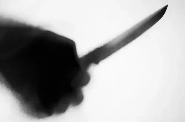 ଶାରୀରିକ ସଂପର୍କ ରଖିବା ସମୟରେ ଦେହଜୀବୀ କଣ୍ଡୋମ ବ୍ୟବହାର କରିବାକୁ କହିବାରୁ ଗଳା କାଟିଲେ ଯୁବକ