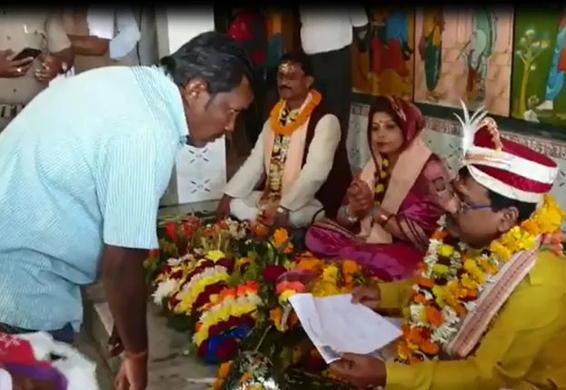 ରାଜା ହେଲେ ଜିଲ୍ଲାପାଳ : ବସିଲା ରାଜ ଦରବାର, ଗୁହାରି କଲେ ପ୍ରଜା