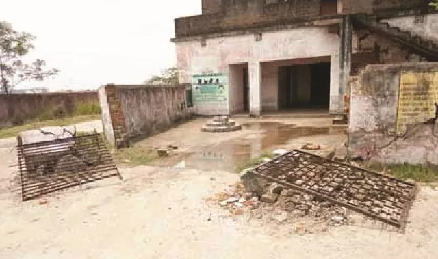 ଗୋପ ବ୍ଲକ୍‌ ଅନ୍ତର୍ଗତ ଅଣ୍ଢରାଇଚ୍ଛାପୁର ପଞ୍ଚାୟତ କାର୍ଯ୍ୟାଳୟ ପାଲଟିଛି ନିଶାଖୋରଙ୍କ ଆଡ଼ାସ୍ଥଳୀ, ସନ୍ଧ୍ୟା ହେଲେ ଏଠାରେ ଜମୁଛି ମଦୁଆ ଏବଂ ନିଶାଖୋରଙ୍କ ଆସର