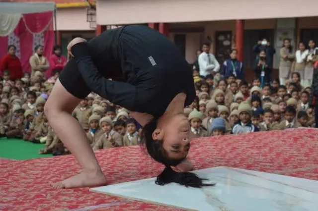 ୧ ମିନିଟରେ ୨୧ ଥର ଚକ୍ରାସନ କରି ରେକର୍ଡ କଲେ ୧୧ ବର୍ଷର ଝିଅ