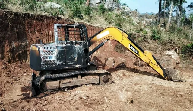 ରାସ୍ତା କାମକୁ ମାଓବାଦୀଙ୍କ ବିରୋଧ : ଶ୍ରମିକଙ୍କୁ ପିଟିଲେ, ଗାଡ଼ି ପୋଡ଼ିଦେଲେ