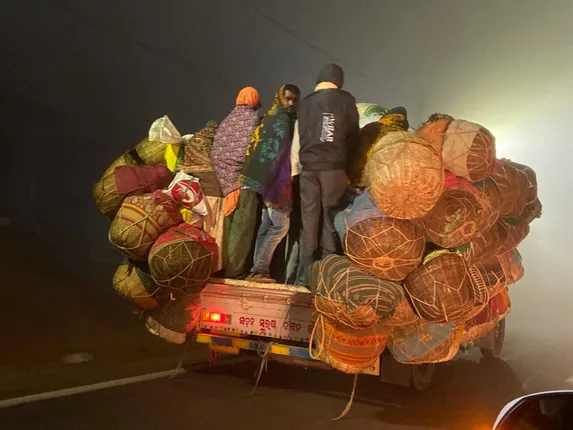 ସଡ଼କ ସୁରକ୍ଷା ଜୀବନ ରକ୍ଷା। ସଡ଼କ ସୁରକ୍ଷା ସପ୍ତାହ ଚାଲିଥିବା ବେଳେ କେବଳ ନାରାରେ ସୀମିତ ଏହି ଉକ୍ତି। କୋରାପୁଟ ଜିଲ୍ଲା ଜୟପୁର ଦେଇ ଯାଇଥିବା 26 ନମ୍ବର ଜାତୀୟ ରାଜପଥର ଦୃଶ୍ୟ। ଫୋଟୋ ରୁନା, ଜୟପୁର