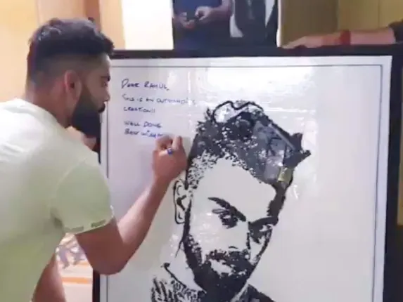 ପୁରୁଣା ଫୋନ୍‌ର ଅଦରକାରୀ ସାମଗ୍ରୀରେ ପ୍ରଶଂସକ ପ୍ରସ୍ତୁତ କଲେ କୋହଲିଙ୍କ ତୈଳଚିତ୍ର