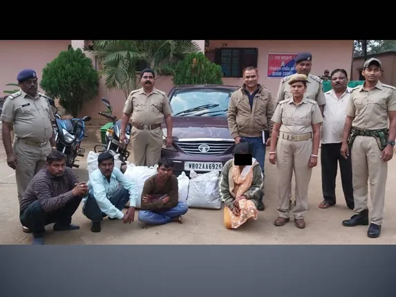 ବୈପାରୀଗୁଡ଼ାରୁ ପଶ୍ଚିମବଙ୍ଗ ଚାଲାଣ ବେଳେ ୫ ଲକ୍ଷ ଟଙ୍କାର ଗଞ୍ଜେଇ ଜବତ, ମହିଳା ସମେତ ୪ ଗିରଫ