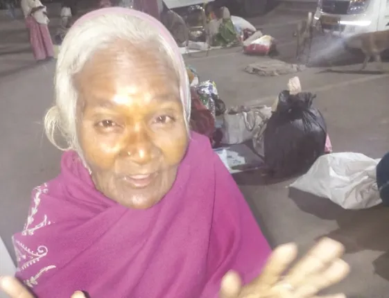 କମ୍ବଳ ଖଣ୍ଡେ ପାଇଁ ରାଜଧାନୀକୁ ଧାଇଁ ଆସନ୍ତି ୭୮ ବର୍ଷୀୟା ବୃଦ୍ଧା