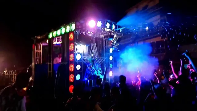 ବରଯାତ୍ରୀଙ୍କ ଉନ୍ମତ୍ତକାଣ୍ଡ : ମହିଳାଙ୍କୁ ଦୁର୍ବ୍ୟବହାର, ଅଟୋ ଚା‌ଳକଙ୍କୁ ପିଟିଲେ, ପ୍ରତିବାଦରେ ଟଙ୍କପାଣି ବ୍ରିଜରେ ଟାୟାର ଜାଳି ରାସ୍ତାରୋକ