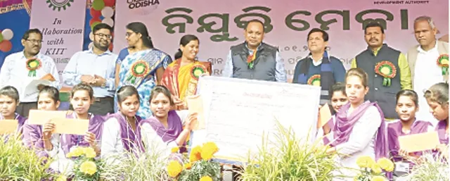 ଫୁଲବାଣୀରେ ଜିଲ୍ଲାସ୍ତରୀୟ ମେଗା ନିଯୁକ୍ତି ମେଳା : ଚାକିରି ପାଇବେ ୭ ହଜାର ବେକାର ଯୁବକ ଓ ଯୁବତୀ