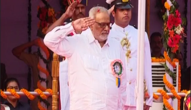 ଭୁବନେଶ୍ୱର ଗାନ୍ଧୀମାର୍ଗରେ ରାଜ୍ୟସ୍ତରୀୟ ପରେଡ ଅନୁଷ୍ଠିତ : ପତାକା ଉତ୍ତୋଳନ କଲେ ରାଜ୍ୟପାଳ ଗଣେଶୀ ଲାଲ