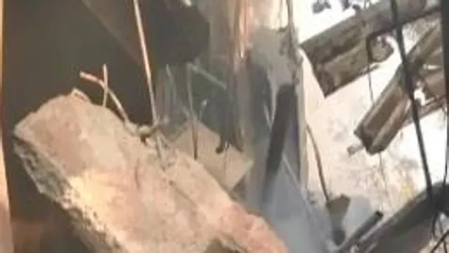 ଗୋଟିଏ ବର୍ଷ ପୂର୍ବରୁ ଚାକିରିରେ ଯୋଗ ଦେଇଥିବା ଅଗ୍ନିଶମ କର୍ମଚାରୀ ନିଆଁରେ ଫସି ଥିବା ଲୋକଙ୍କୁ ବଞ୍ଚାଇବାକୁ ଯାଇ ନିଜ ଜୀବନକୁ ବାଜି ଲଗାଇ ଦେଲେ