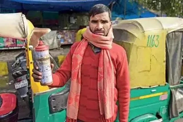 ଉପସ୍ଥିତ ବୁଦ୍ଧି ଖଟାଇ ନିଆଁରେ ପୋଡ଼ି ହୋଇ ଛଟପଟ ହେଉଥିବା ୫ଜଣ ଯୁବକଙ୍କ ଜୀବନ ବଞ୍ଚାଇଲେ ଅଟୋ ଚାଳକ