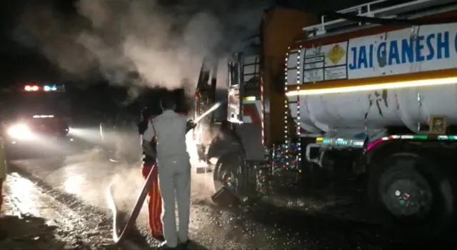 ଟ୍ରକ୍ ଓ ଟ୍ୟାଙ୍କର୍ ମଧ୍ୟରେ ଧକ୍କା, ଜଳିଗଲା ଟ୍ୟାଙ୍କର୍