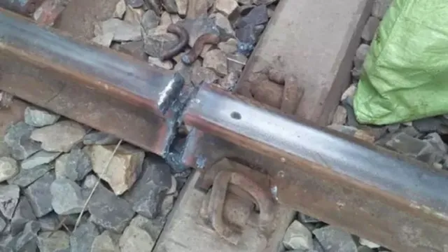 ପ୍ରେମ ବିବାହ ପରେ ରେଳ ଧାରଣା ଭାଙ୍ଗିଲେ ଯୁବକ ! ଚିଠି ଲେଖି ଧମକ ଦେଲେ, ‘ତୁରନ୍ତ ପତ୍ନୀକୁ ବାପ ଘରକୁ ପଠାଅ, ନହେଲେ ହେବ ବଡ଼ଧରଣର ବିସ୍ଫୋରଣ’