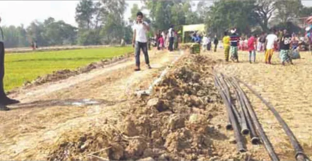 ଜଳେଶ୍ୱର : ଯାତାୟାତରେ ବାଧକ ସାଜିଥିଲା ରେଳଫାଟକ, ୬ ଲକ୍ଷ ଖର୍ଚ୍ଚ କରି ରାସ୍ତା ନିର୍ମାଣ କଲେ ଗ୍ରାମବାସୀ