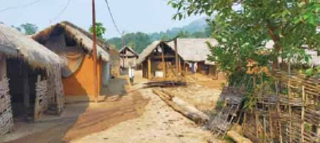 ଅନ୍ଧାରି ମୁଲକର ଗାଁ ସରାଡ଼ିଖୋଲ : ଟ୍ରାନ୍ସଫର୍ମର ବସି ତାର ଟଣା ସରିଛି, ବିଦ୍ୟୁତ୍‌ ସଂଯୋଗ ହୋଇନି