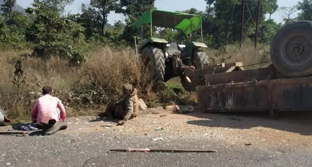 ଟ୍ରାକ୍ଟର ପଛରେ ଧକ୍କା ଖାଇଲା ବସ୍‌; ୨ ଶ୍ରମିକ ମୃତ ଓ ୩ ଶ୍ରମିକ ଆହତ