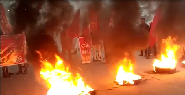 ଭାରତ ବନ୍ଦ ପ୍ରଭାବ : ଭଦ୍ରକରେ ଅଟକିଲା ଟ୍ରେନ, ରାୟଗଡାରେ ଟାୟାର ଜାଳି ରାସ୍ତାରୋକ