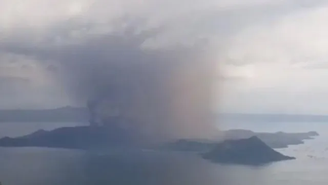 ଫିଲିପିନ୍ସ୍‌ର ରାଜଧାନୀରେ ପାଉଁଶ ଉଦ୍‌ଗାରିଲା ଆଗ୍ନେୟଗିରି; ୧୭୨ଟି ବିମାନ ଉଡ଼ାଣ ବାତିଲ