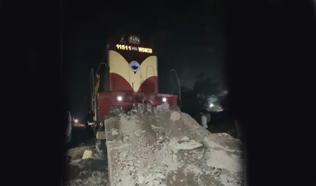 ରାୟଗଡ଼ା : ଟ୍ରାକରୁ ଖସିଲା ପୁରୀ-ଗୁଣପୁର ଟ୍ରେନର ଇଂଜିନ