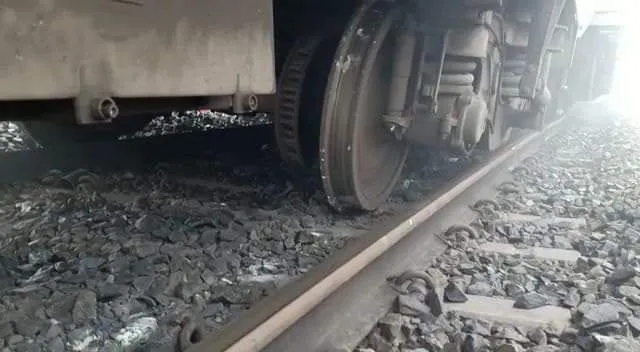 ଟ୍ରାକ୍‌ରୁ ଖସୁଛି ଟ୍ରେନ୍‌: ୪ ସପ୍ତାହରେ ୪ଟି ଟ୍ରେନ୍‌ ଲାଇନ୍‌ଚ୍ୟୁତ