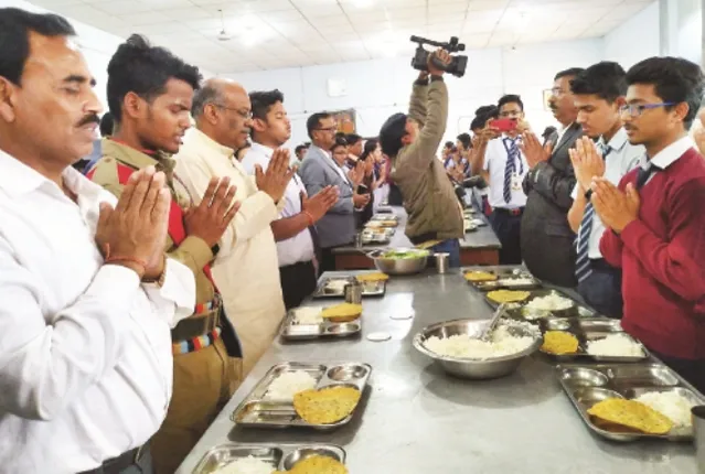 ମୁଣ୍ତଳୀ ନବୋଦୟ ଛାତ୍ରଛାତ୍ରୀଙ୍କ ସହ ଭାବ ବିନିମୟ କଲେ କେନ୍ଦ୍ରମନ୍ତ୍ରୀ