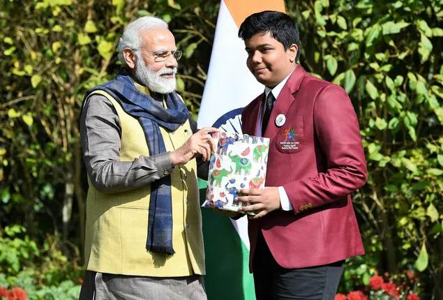 ପ୍ରଧାନମନ୍ତ୍ରୀଙ୍କ ଦ୍ବାରା ସମ୍ବର୍ଦ୍ଧିତ ହେଲେ ୟଶ୍‌ ଓ ସାଗ୍ନିକ