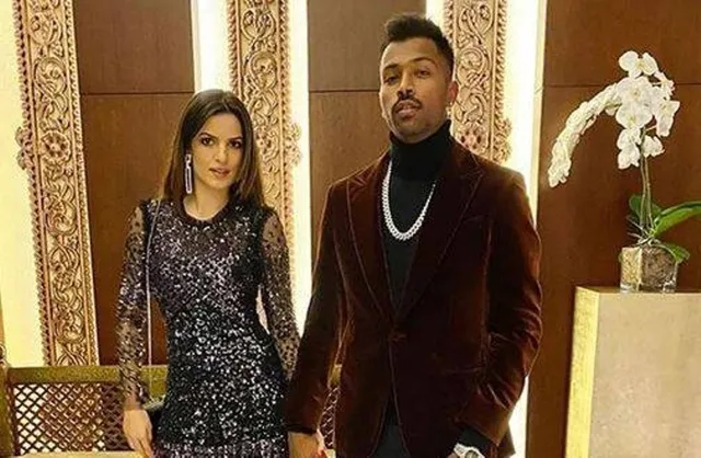 ହଠାତ୍ ନତାଶାଙ୍କ ସହ ହାର୍ଦ୍ଦିକ ସଂପର୍କରେ ବାନ୍ଧି ହେବା ଖବର ପାଇ ଏଭଳି ପ୍ରତିକ୍ରିୟା ରଖିଲେ କୋହଲି