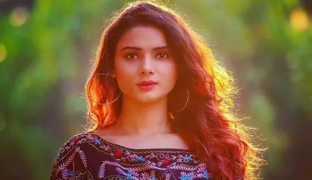 ଆତ୍ମହତ୍ୟା ଖବର ଶୁଣି ପ୍ରଶଂସକମାନେ ଶ୍ରଦ୍ଧାଞ୍ଜଳି ଦେବା ପରେ ଅଭିନେତ୍ରୀ କହିଲେ- ମୁଁ ବଞ୍ଚିଛି