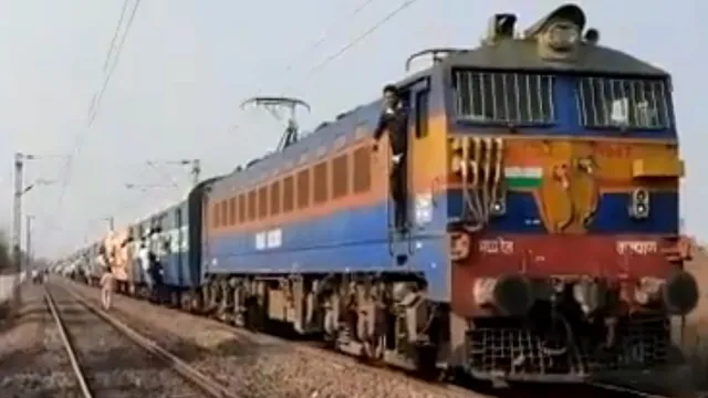 ଭୁବନେଶ୍ୱରରୁ ଦିଲ୍ଲୀ ଯିବା ପାଇଁ ଘଣ୍ଟାଏ ଭିତରେ ବିକ୍ରି ହୋଇଗଲା ସବୁ ଟ୍ରେନ ଟିକେଟ